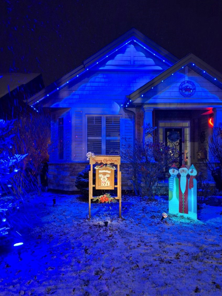 House decorated for the holidays