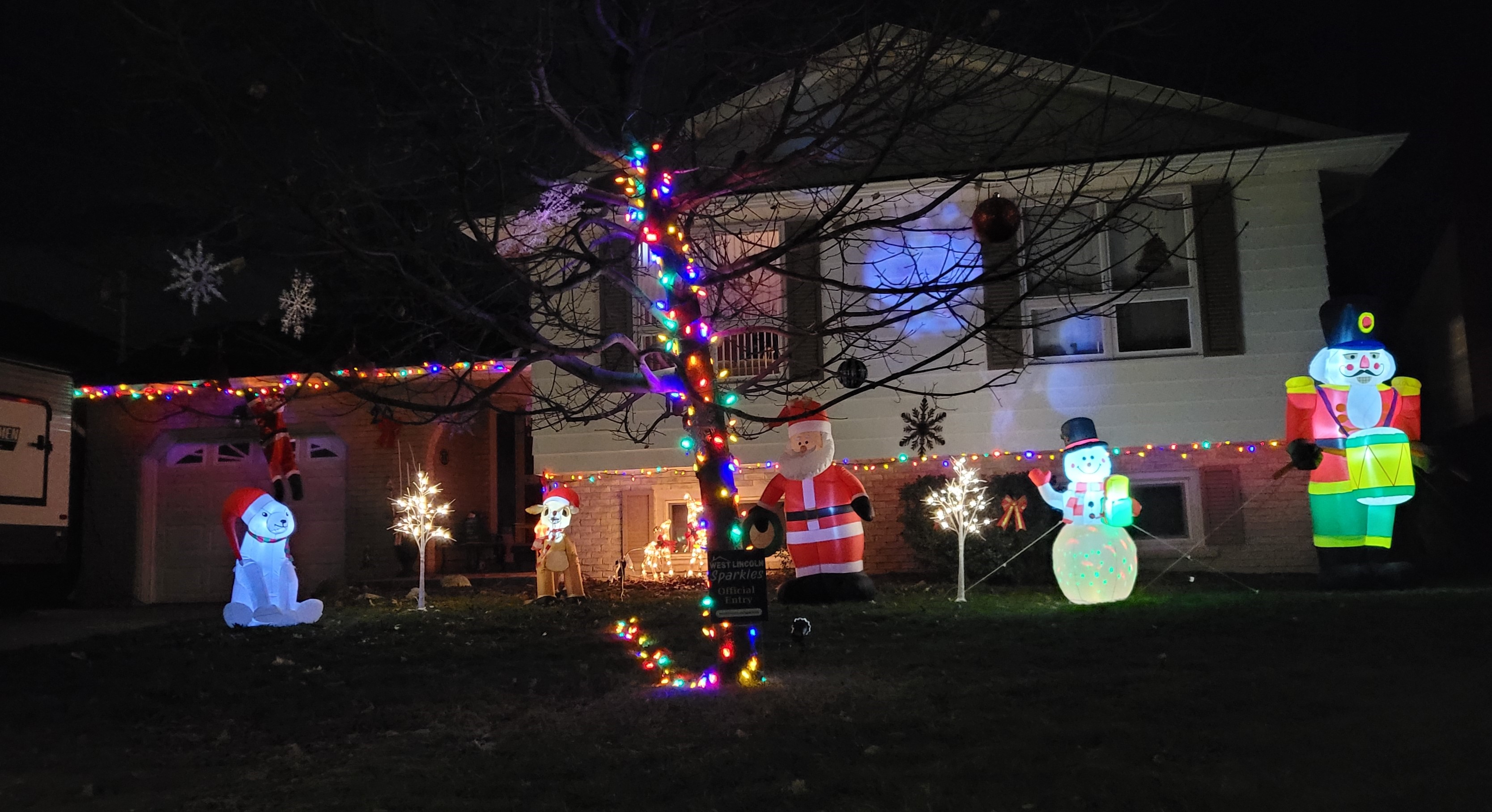 House decorated for the holidays