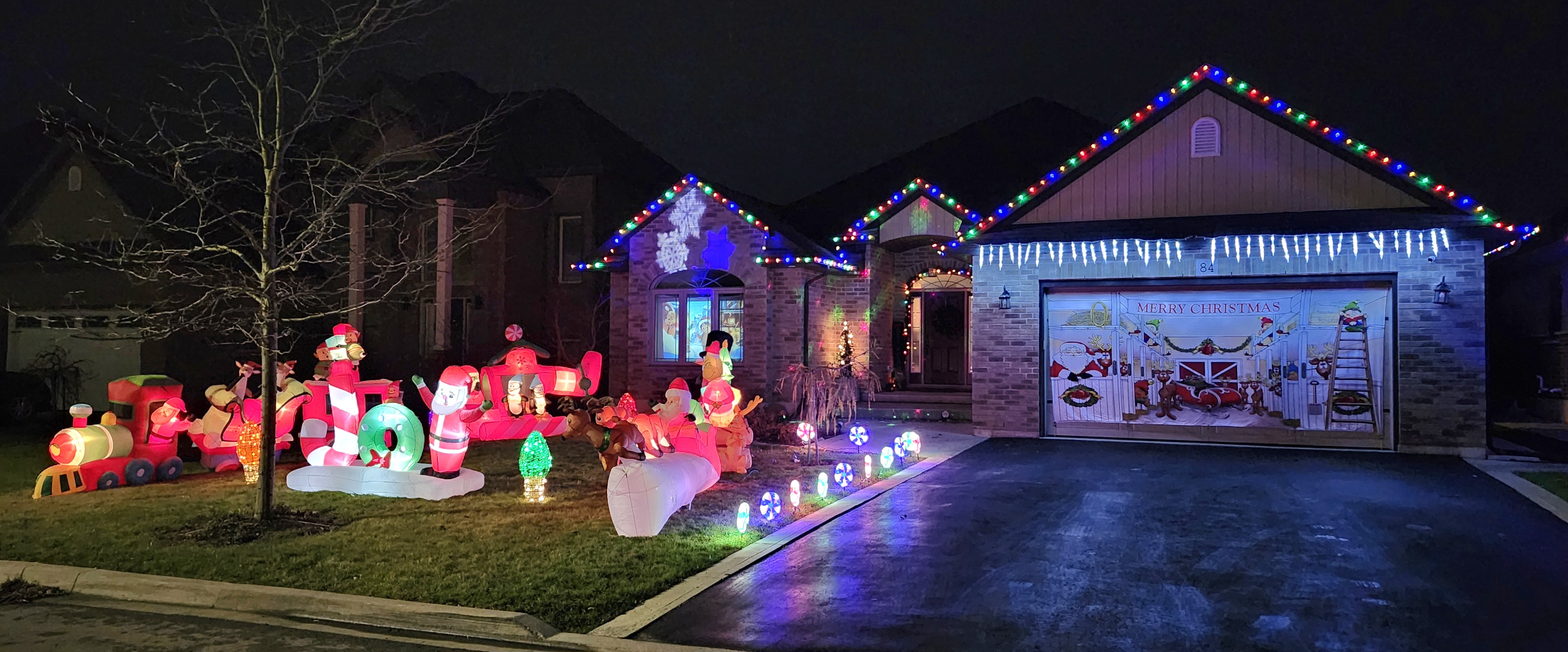 House decorated for the holidays